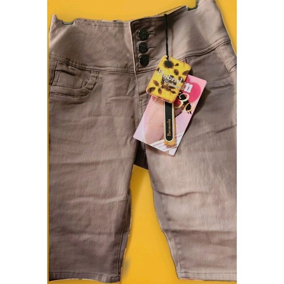 Hybrid & Company Women's Size 0 Kiaki Stretch Bum Lifter Bermuda Shorts NWT D25 - Picture 2 of 5